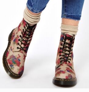 Dr. Marten's Delaney Vintage Bouquet Castel Taupe Floral Youth Size 2 EUC